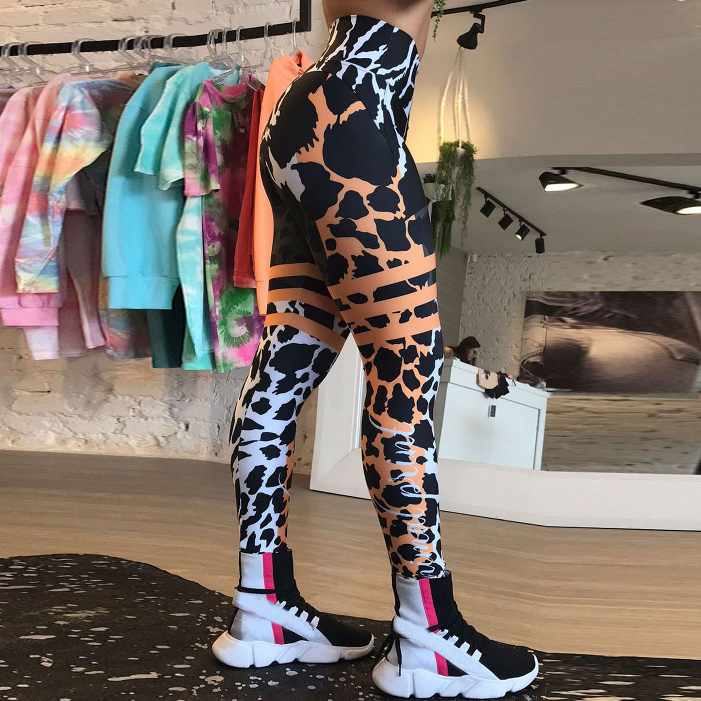 🎨 InkSplash PowerFit Leggings – Expressive Energy in Various Designs
