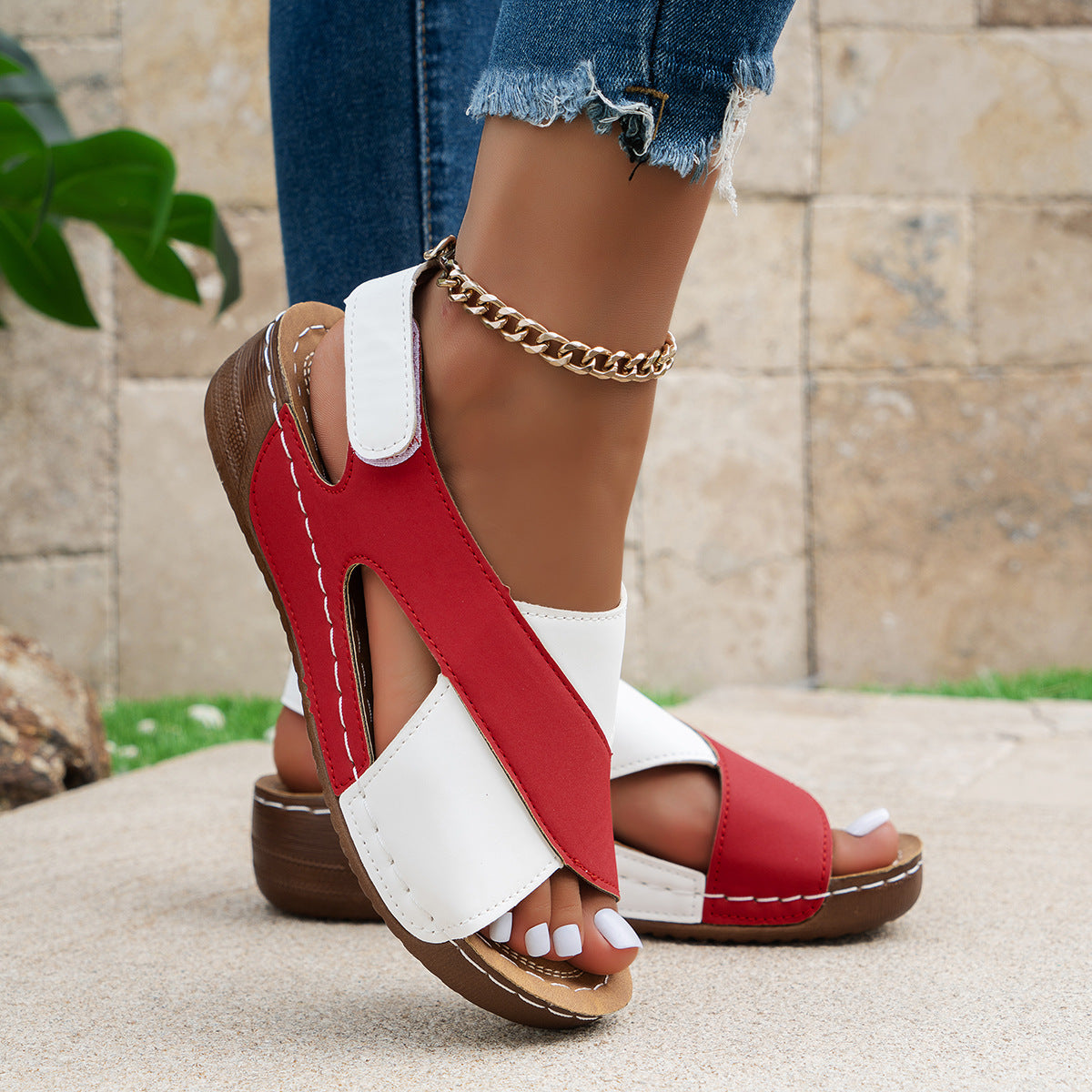 Two-Tone Cross Strap Comfort Sandals – Black & White Everyday Style with Cushioned Sole