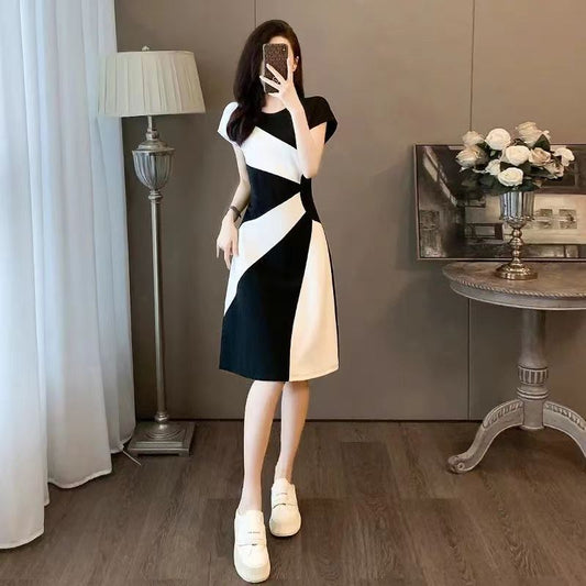 🖤 Title: “Monochrome Masterpiece: The Black & White Illusion Dress You’ll Wear on Repeat” 🖤