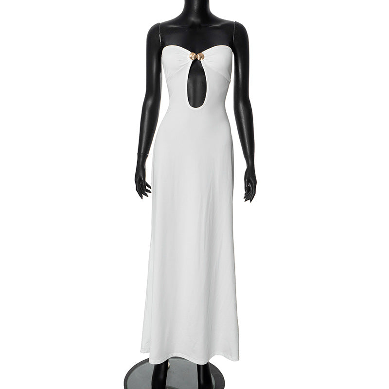 🤍 Title: “Midnight Muse: The Strapless White Statement Dress You’ll Never Forget” 🌙✨