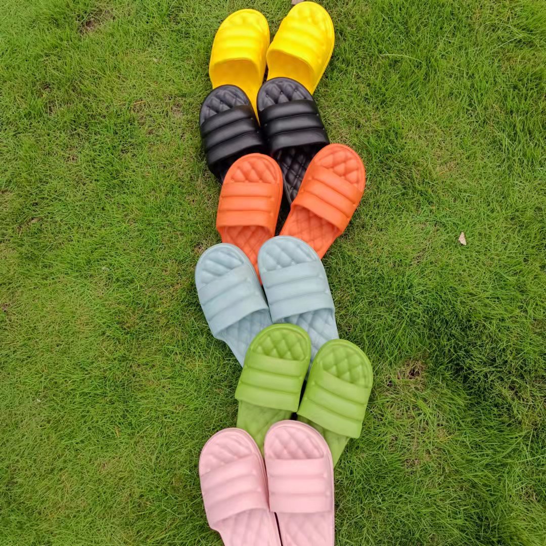 Sofa slippers men's summer trendy home stepping on feces feeling outside wear thick bottom non-slip soft bottom new one word ladies sandals and slippers